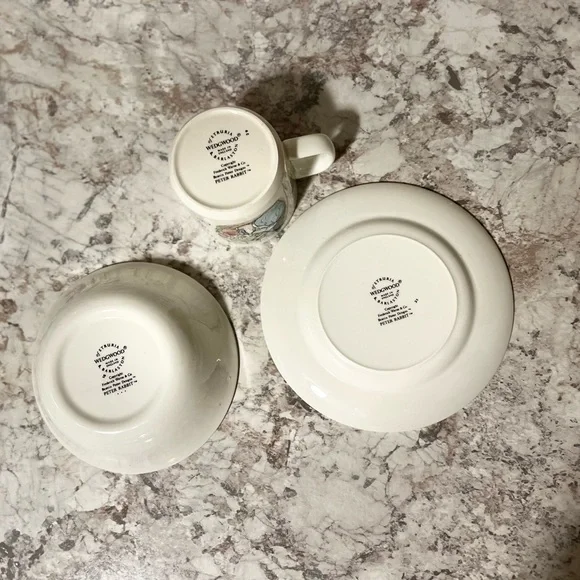 Vintage Wedgwood Peter Rabbit by Beatrix Potter 3 Piece Porcelain Nursery Set - Picture 2 of 7
